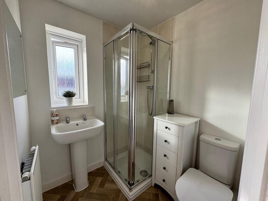 en-suite shower r...