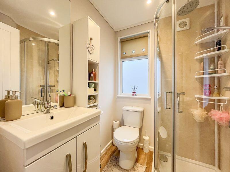 EN-SUITE SHOWER ROOM