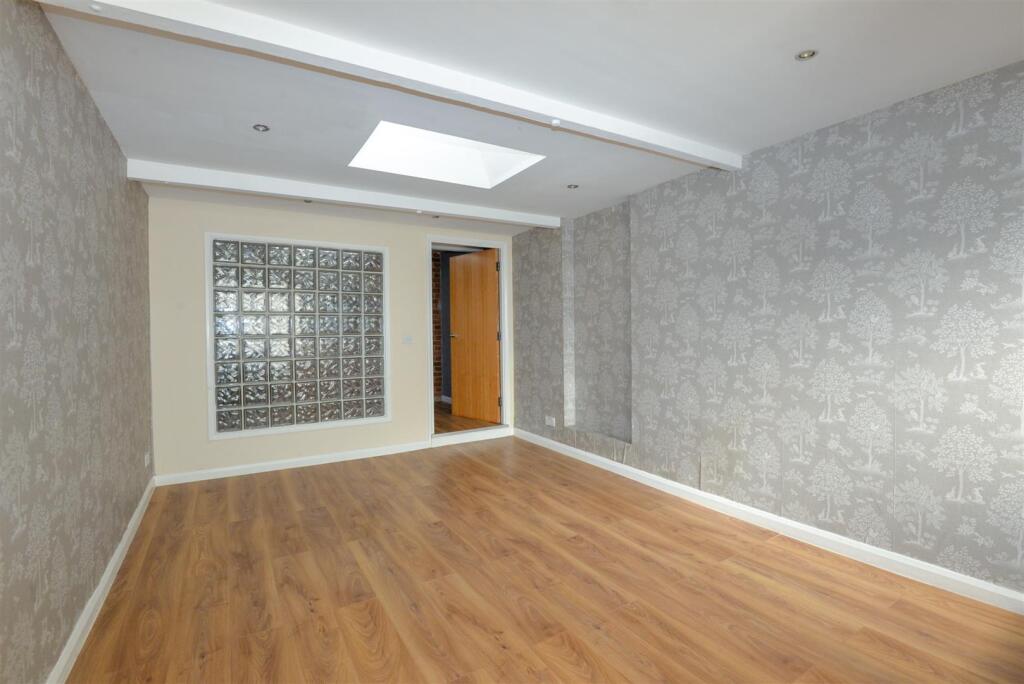 Living Room 2.jpg