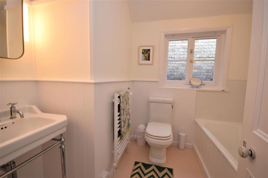 Bathroom..JPG