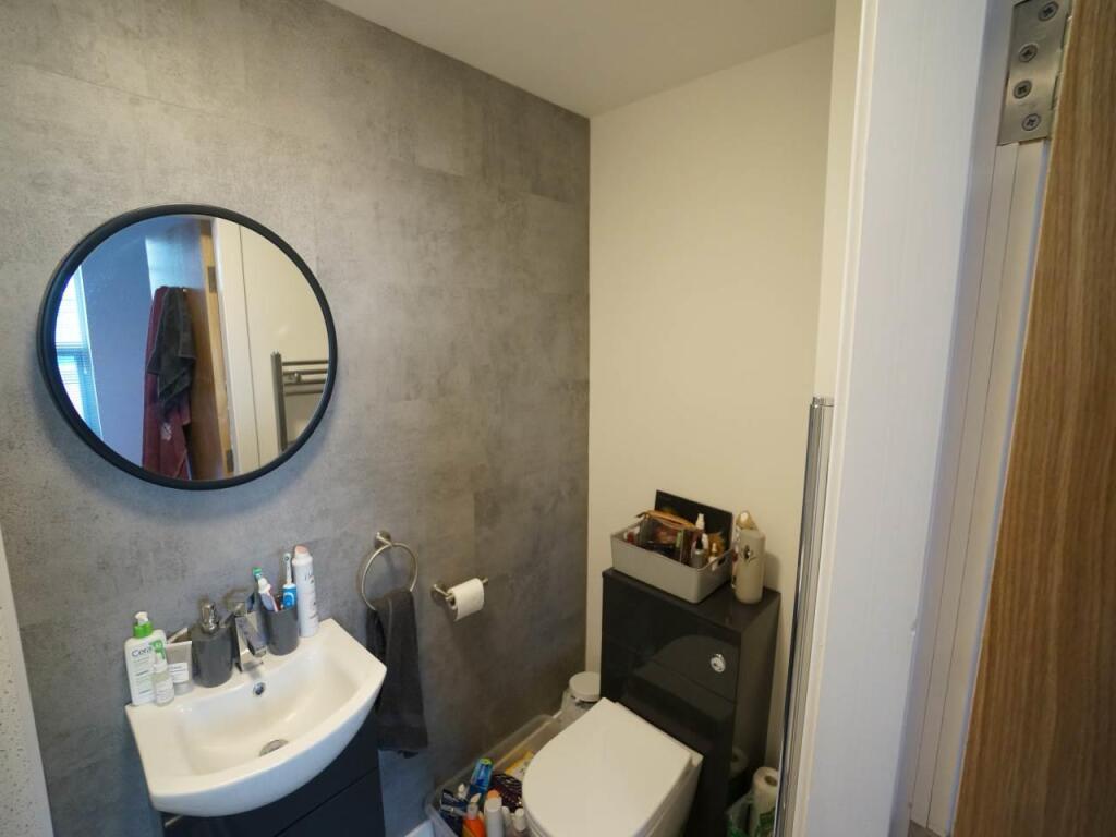 3FronHeulog_B2_Ensuite_1.JPG