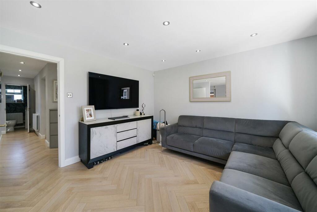 39 Fielders Way, Shenley - UUR3BialkxMPs8GW3csD.jp