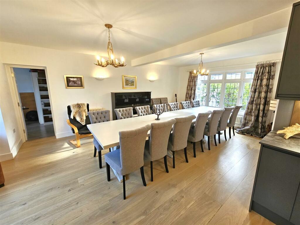 Dining Room.jpg