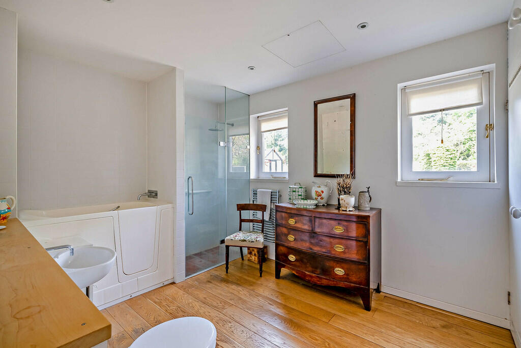 8593269-interior1...