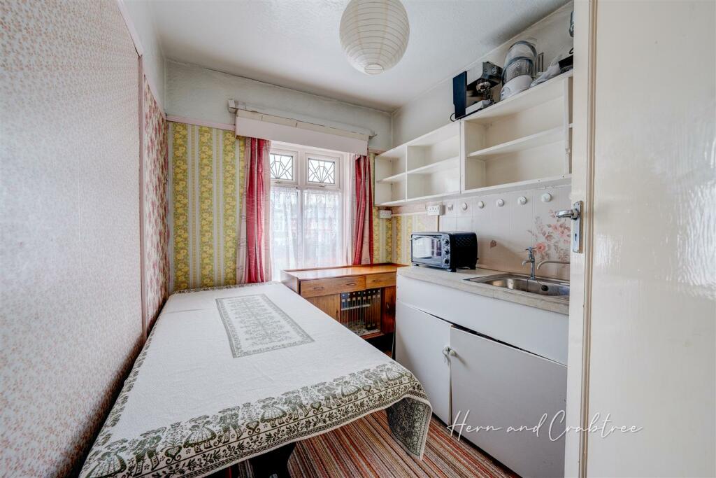 St Gowan Avenue, Heath, HernCrabtree (13).jpg