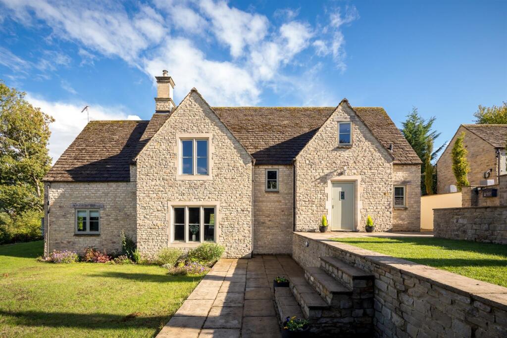 71 - Highfield House - GL54 4AA - Web.jpg