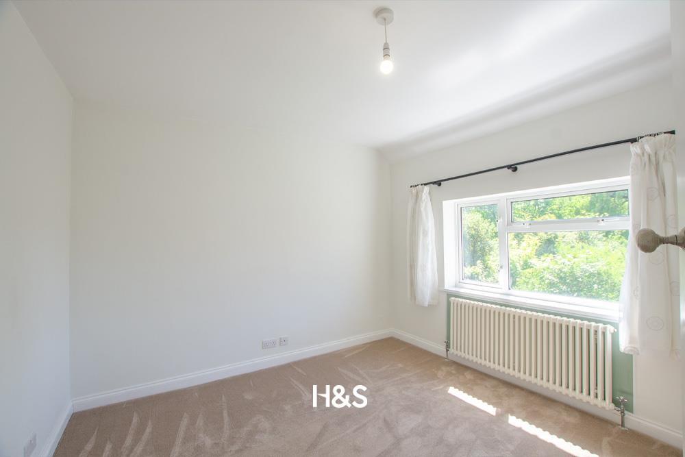 29 Hurdis Road - bedroom 2.jpg