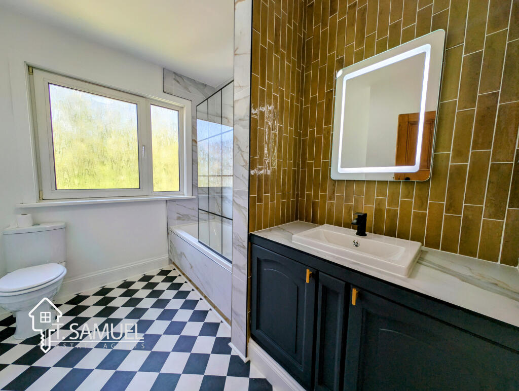 Upstairs bathroom