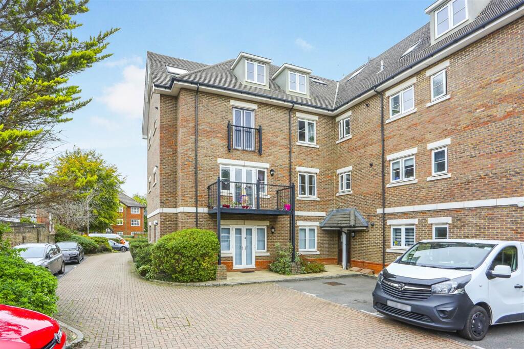 1551556522 - 3 VICTORIA COURT, SM3 - 3.jpg