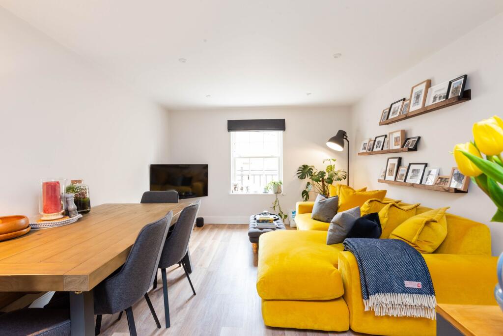 Living/Dining Area