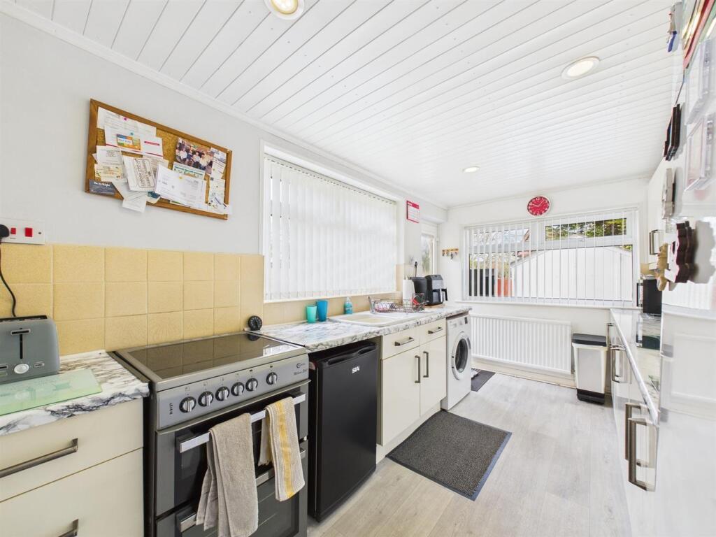 Kitchen: