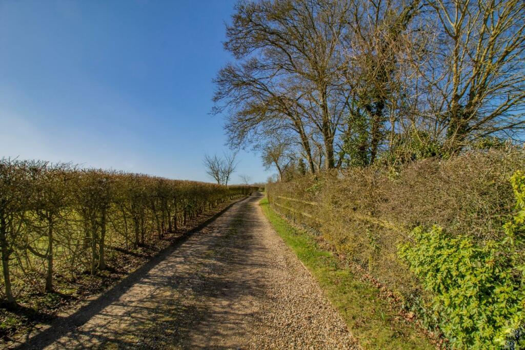 Potash Farmhouse Cottage [Driveway] 01.jpg