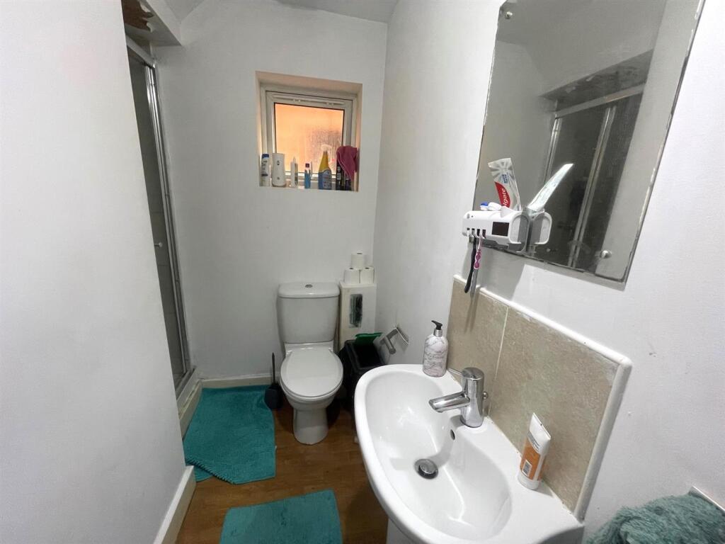 Shower Room.jpg