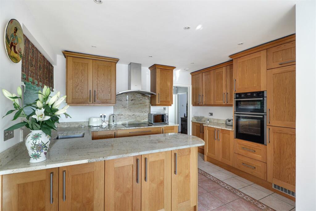KITCHEN.jpg