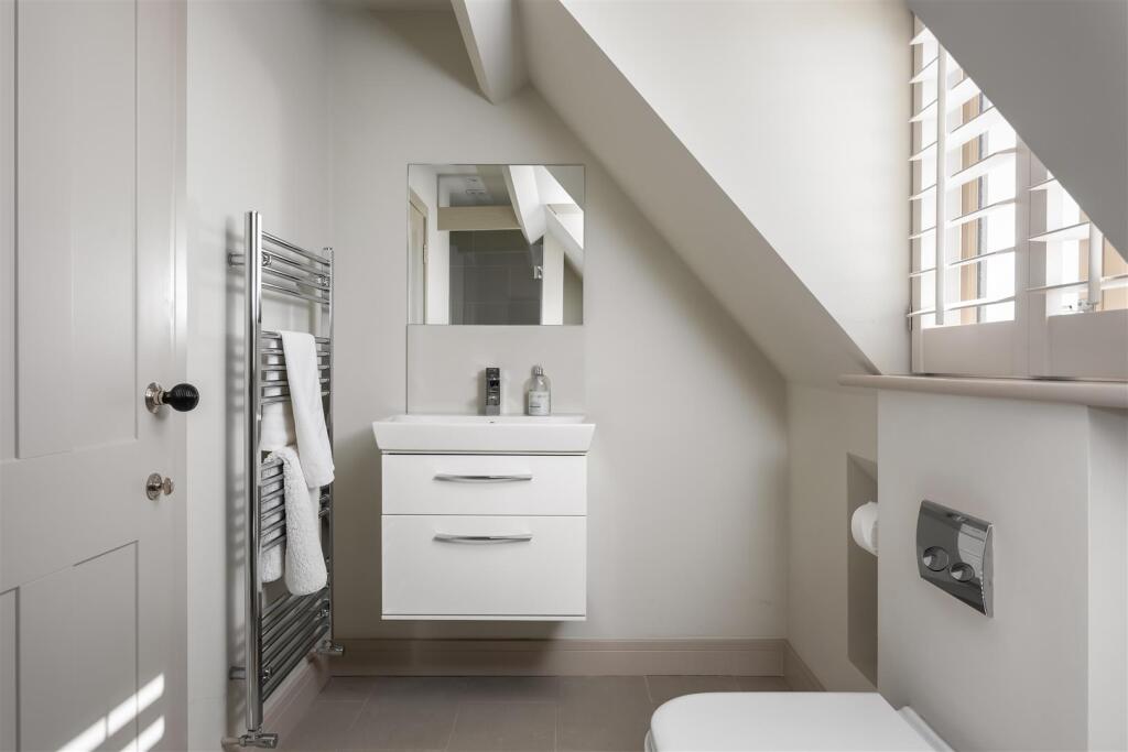 42 - Swingletrees - GL54 1DT - Full.jpg