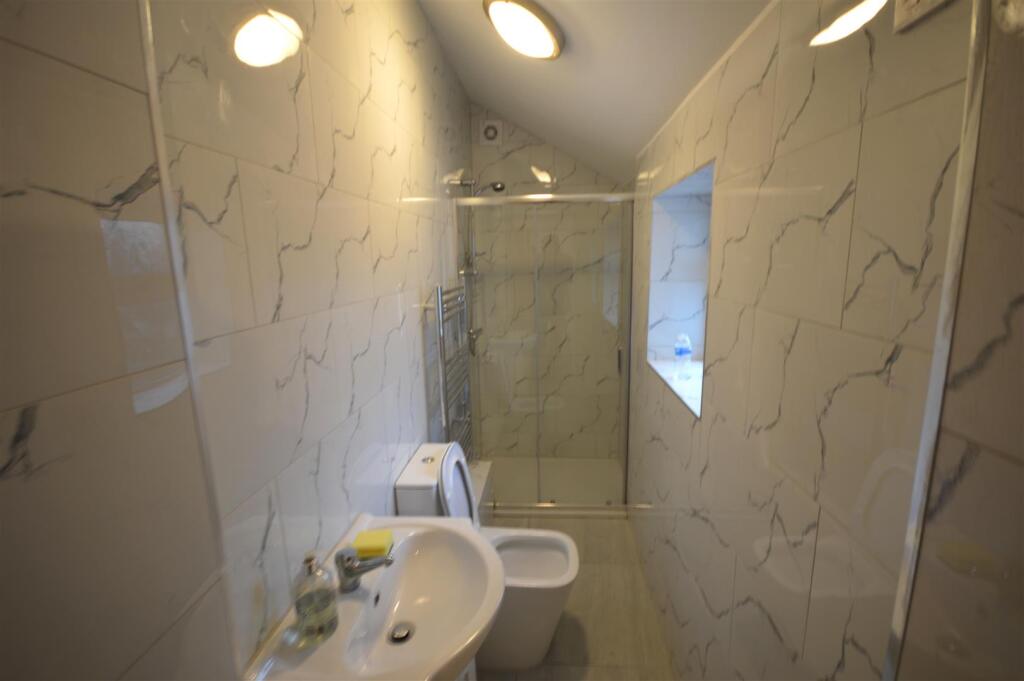 GROUND FLOOR SHOWER ROOM