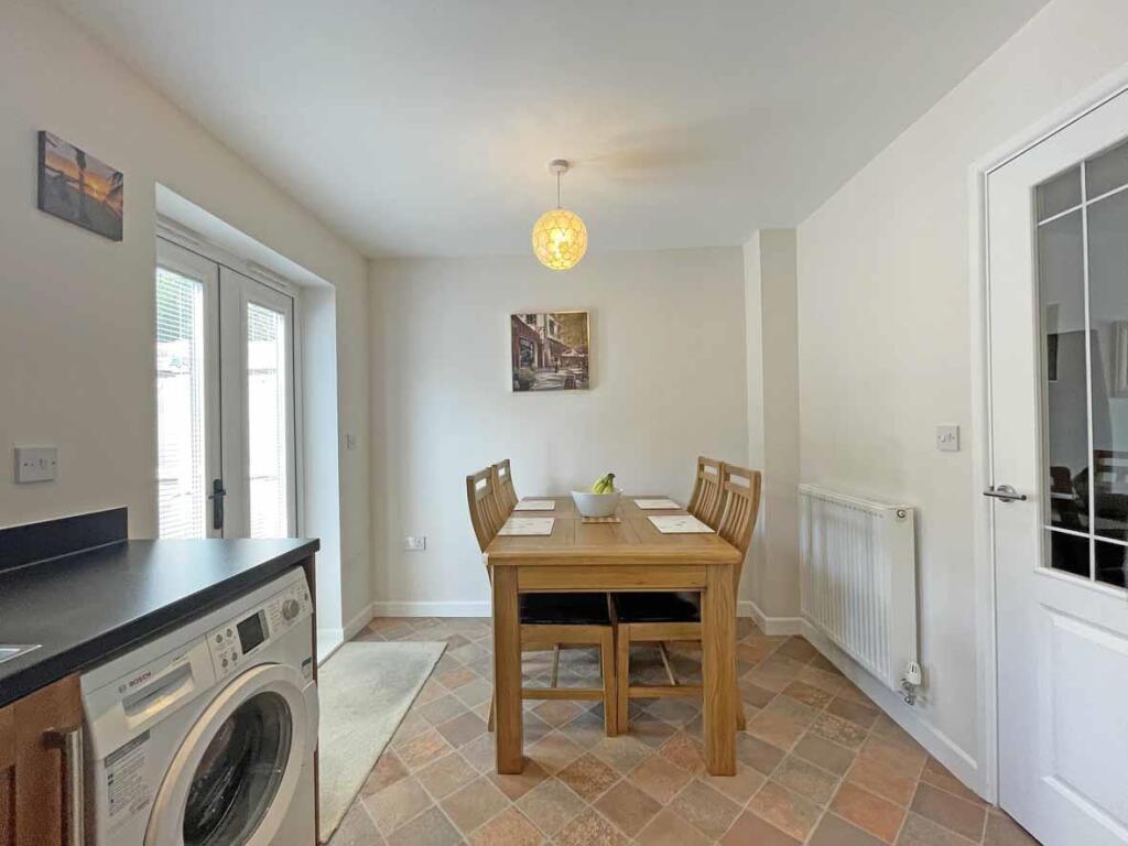 Cobham Close 49 - Dining Area 2.jpg