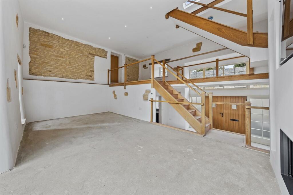 Living Room 3.jpg