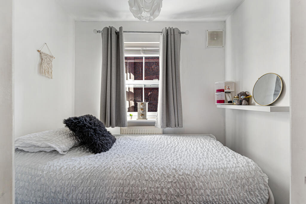16 Coopers Place-Bed 2.jpg