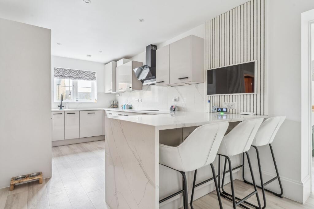 Kitchen/Breakfast Bar