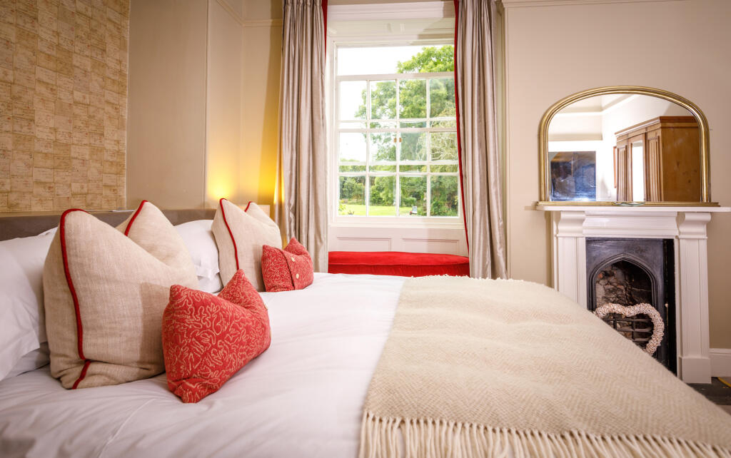 62d032c014895_TM-Greenaway---Bed-side-on-2-HERO