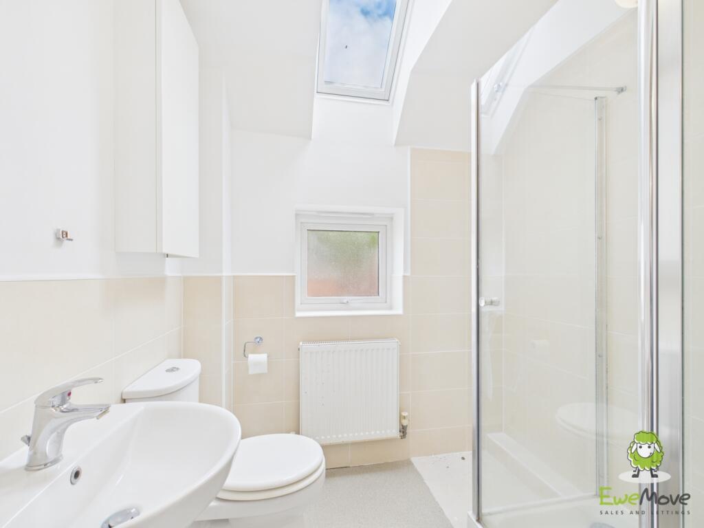 EweMove Estate Agents Basingstoke - Sinclair Drive