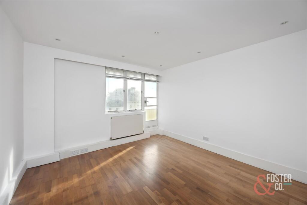 Embassy Court, Flat 77-020.jpg
