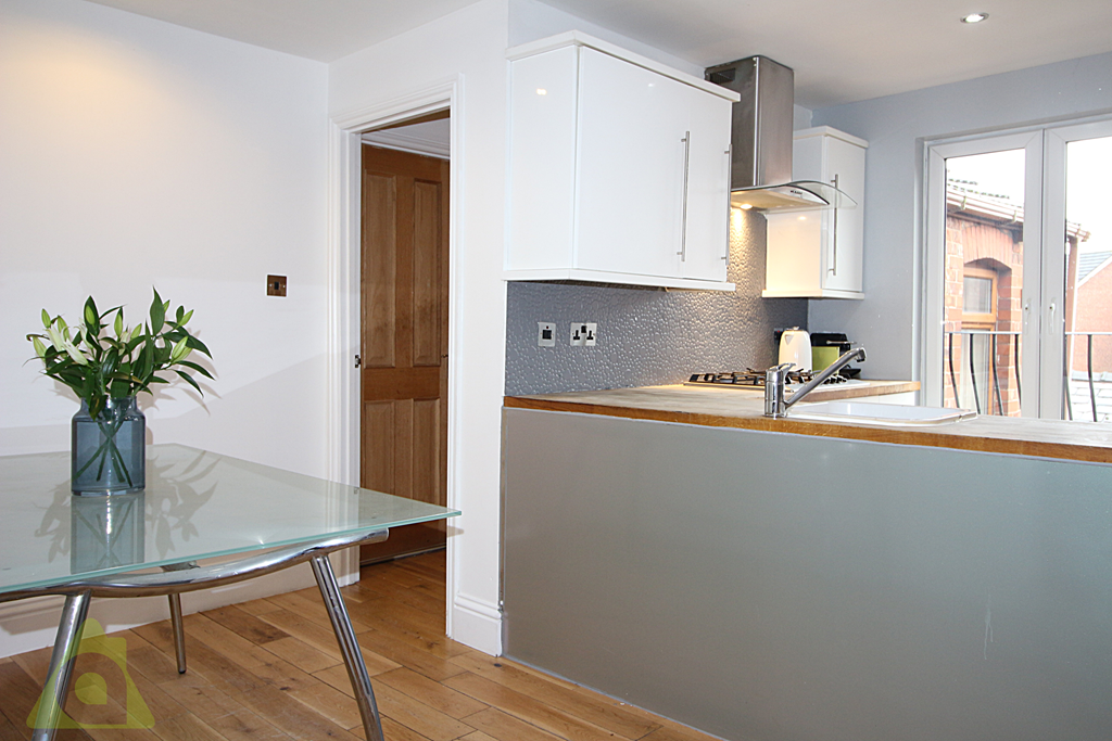 Kitchen / Dining Area