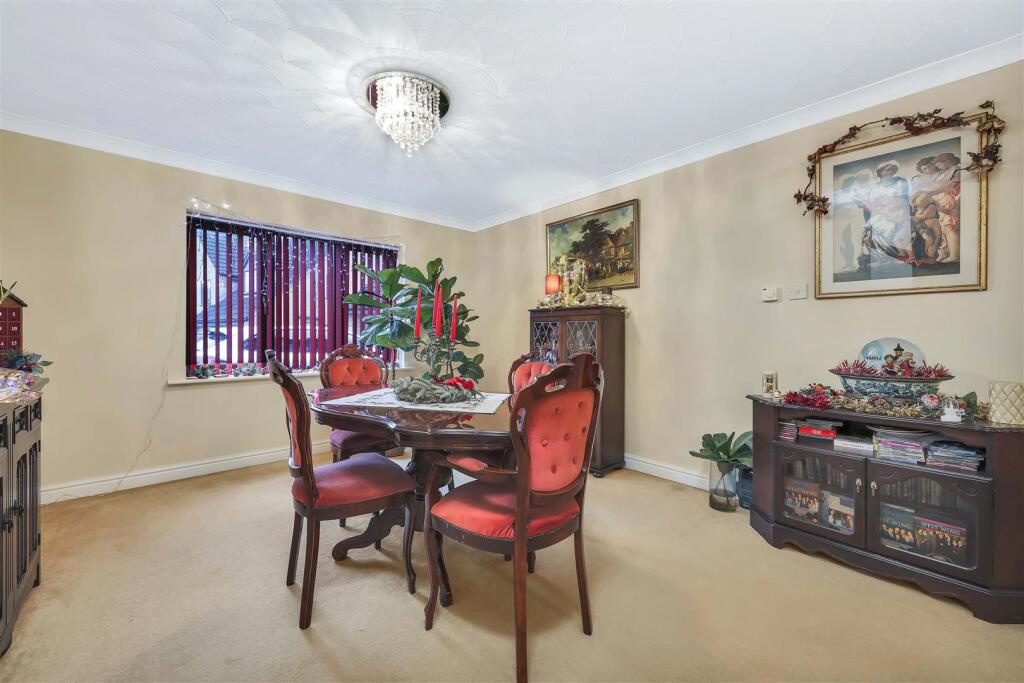 5 Dining Area