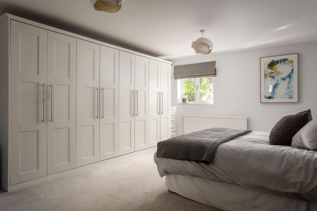 36 - Hilary Cottage - GL7 4HT - Web.jpg