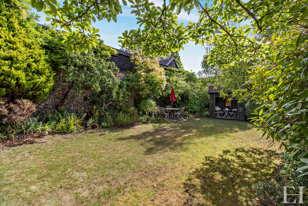 8658493-exteriorW...