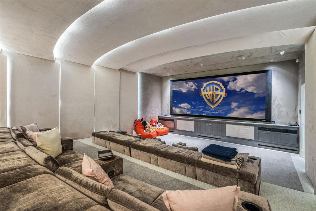 81912 Round Hill-40-ENH.jpg