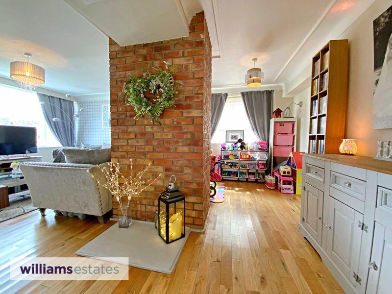 open plan loun...