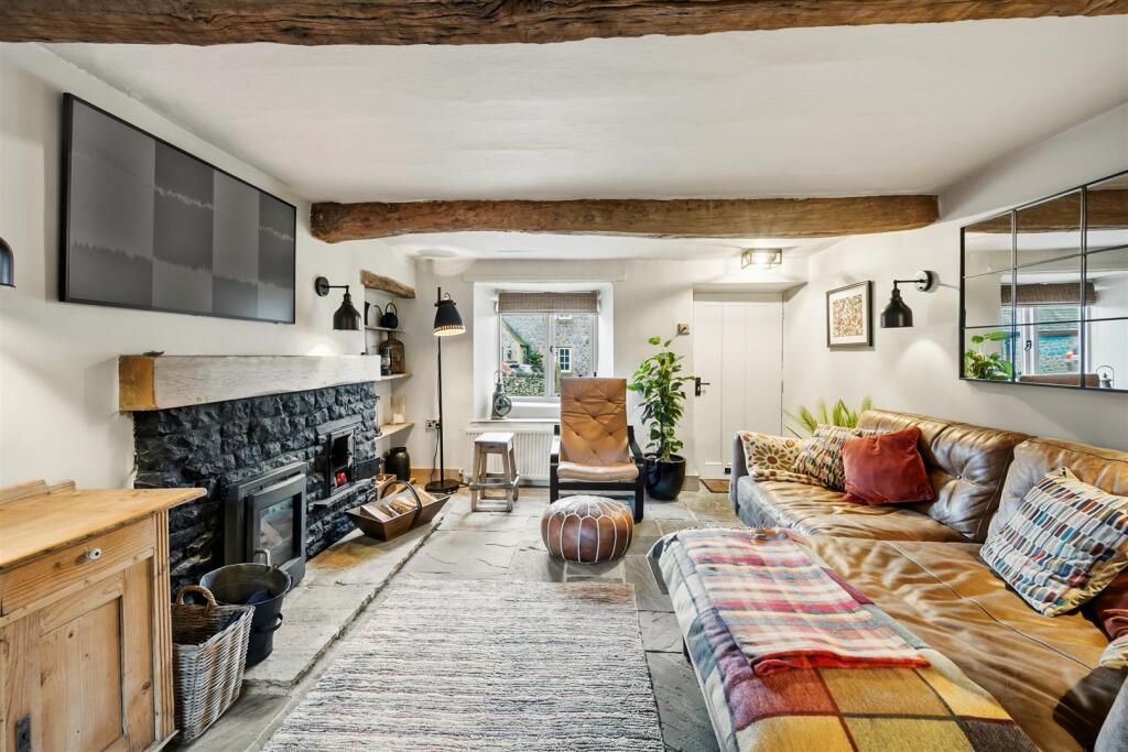 Saxton Mee Well Yard 0027.jpg