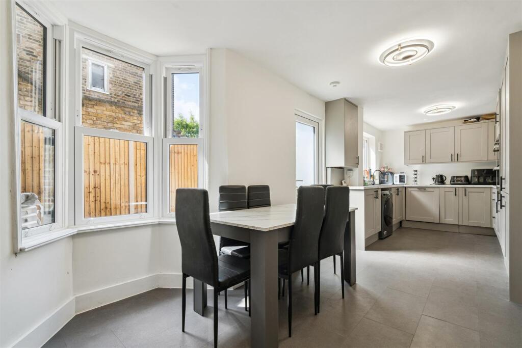 462 Merton Road SW18 kitchen 3.jpg