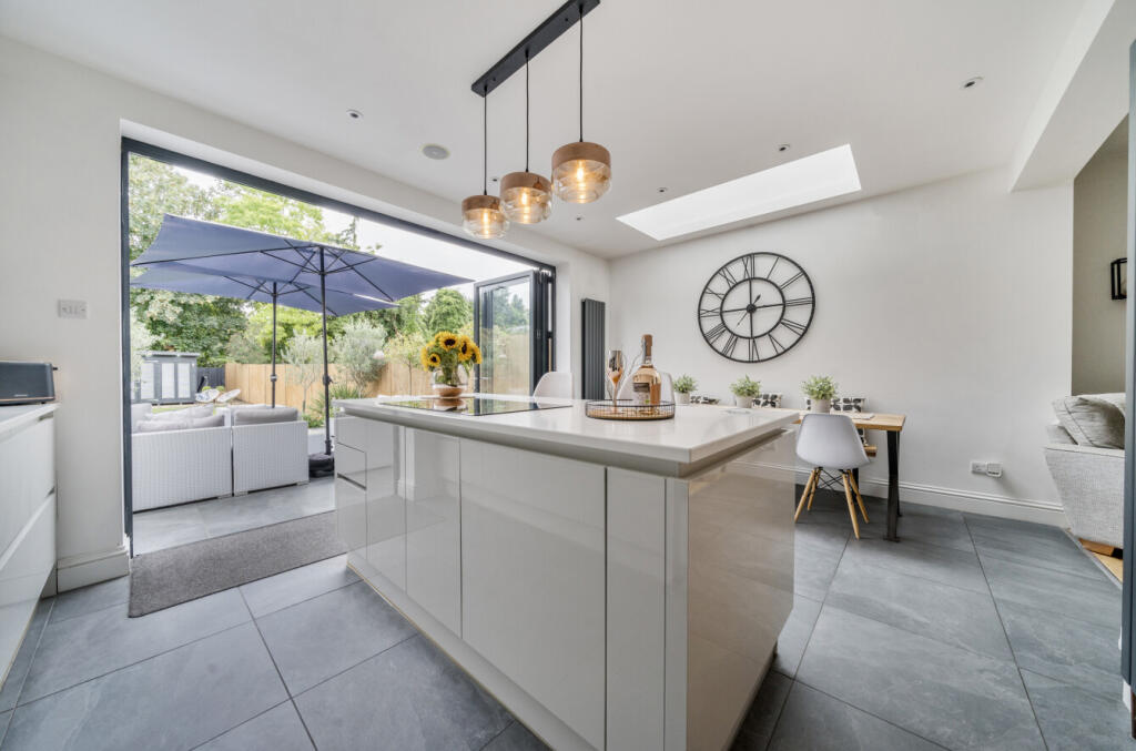 1330344-21-6884f0...