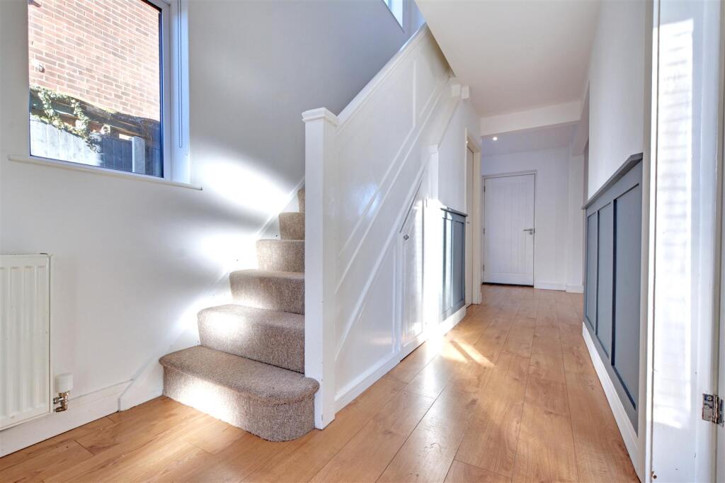 Entrance Hall_2.jpeg