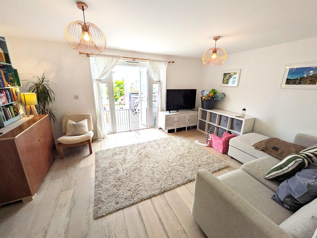 LOUNGE 1