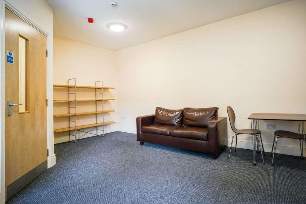 Flat_5_146_Broomspring_Lane