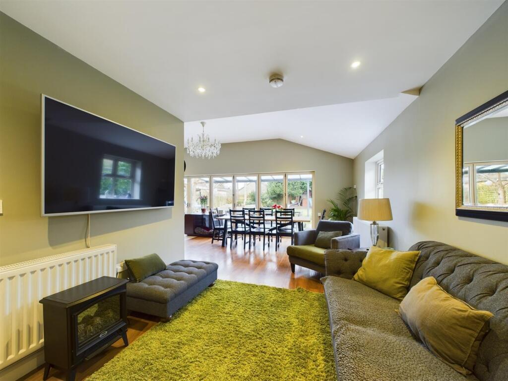 Open Plan Living/Dining Kitchen