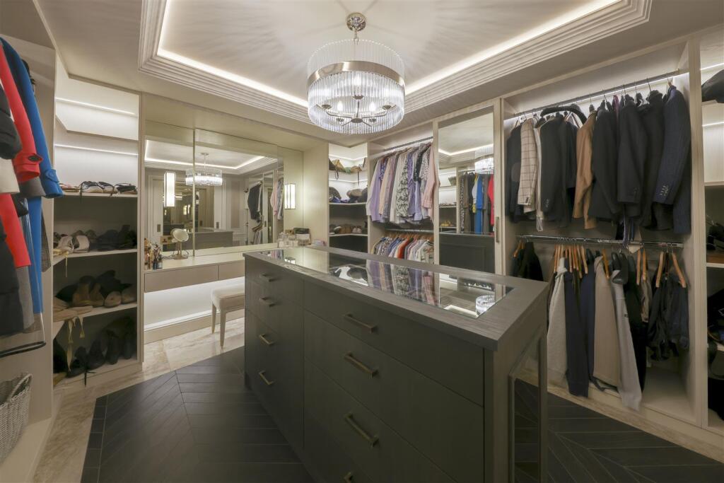 Master Suite Dressing Area 1 Alt