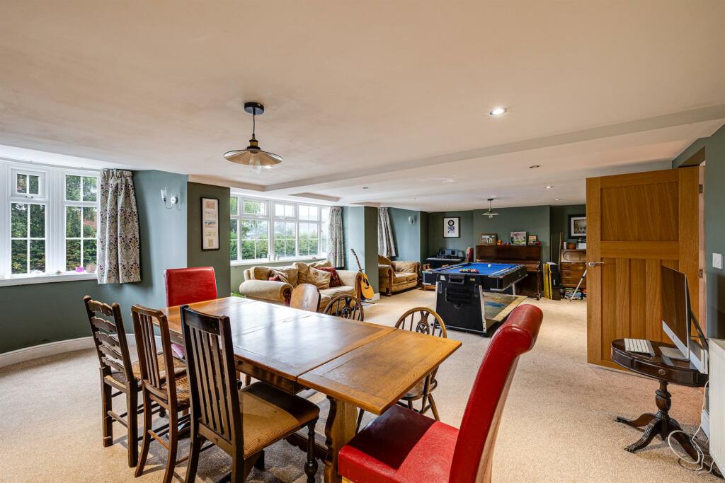 4J6A3997HDR-EditTheDurhamHeifer.Resized.jpg