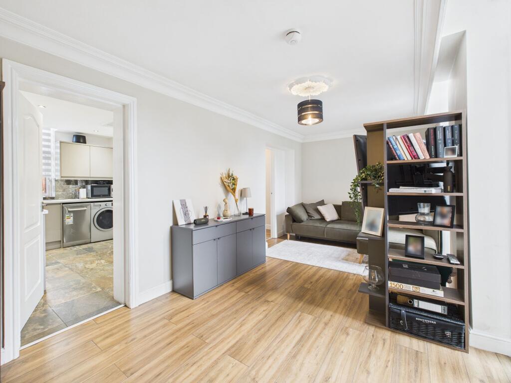 Lounge/Dining Room through to Kitchen