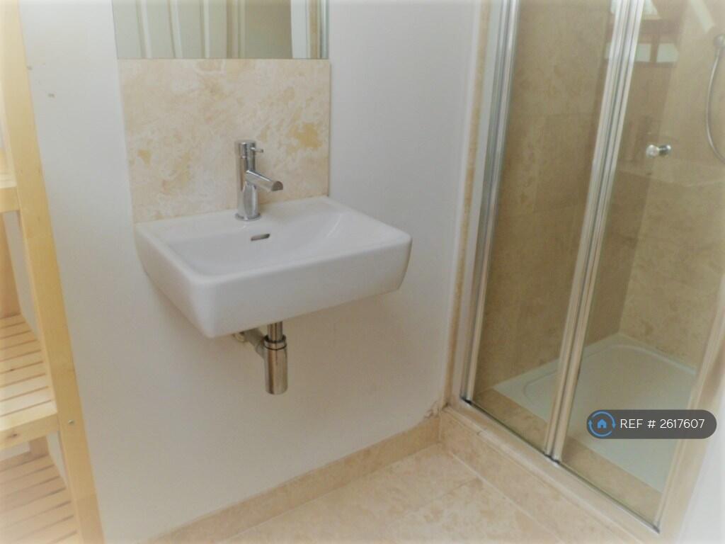 1st En-Suite Bathroom