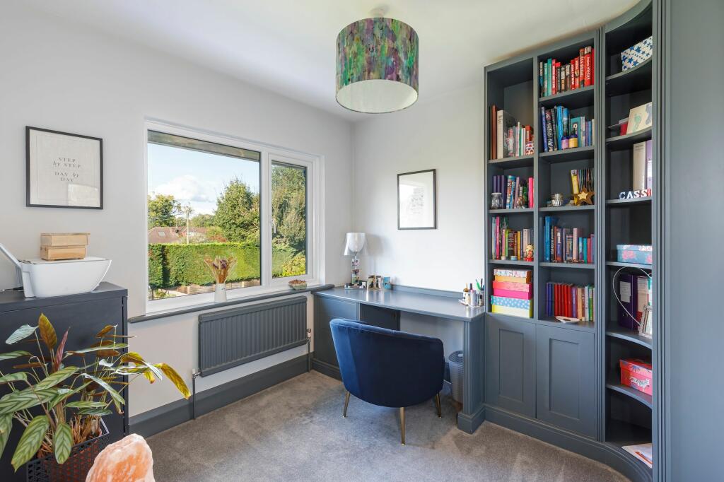 Fifth bedroom or study