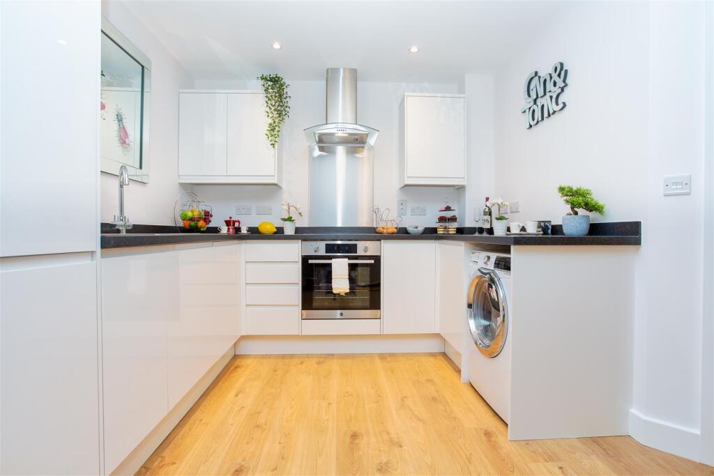 Marketfield Way, Redhill