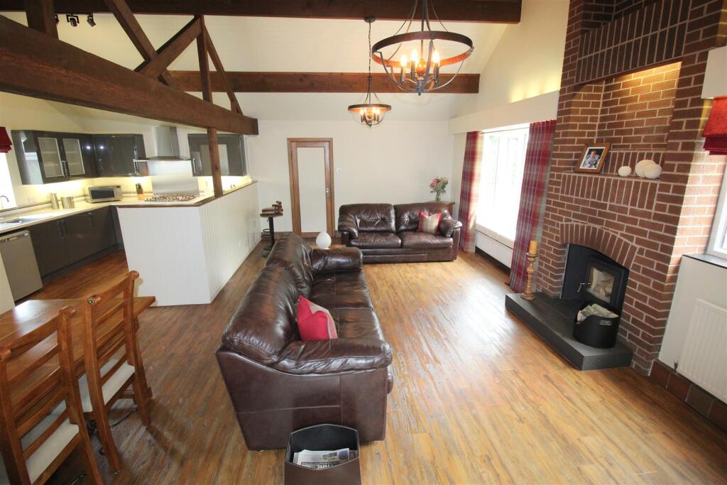 Fieldway, 4 Lounge 3.JPG