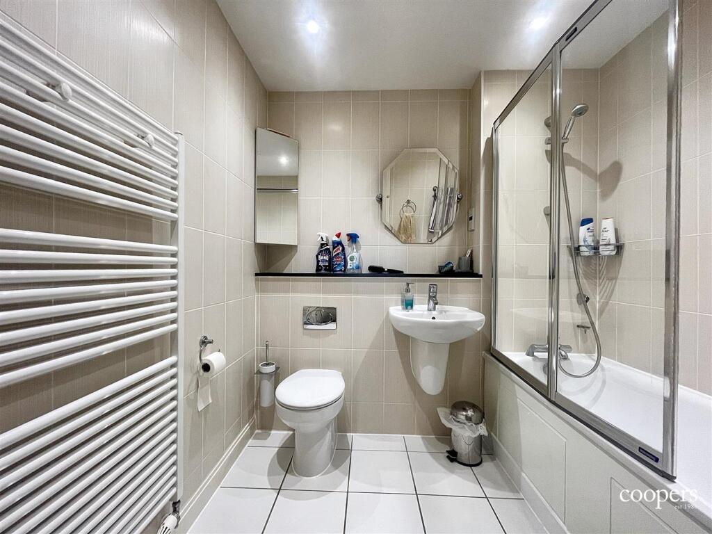 Bathroom (23).jpg