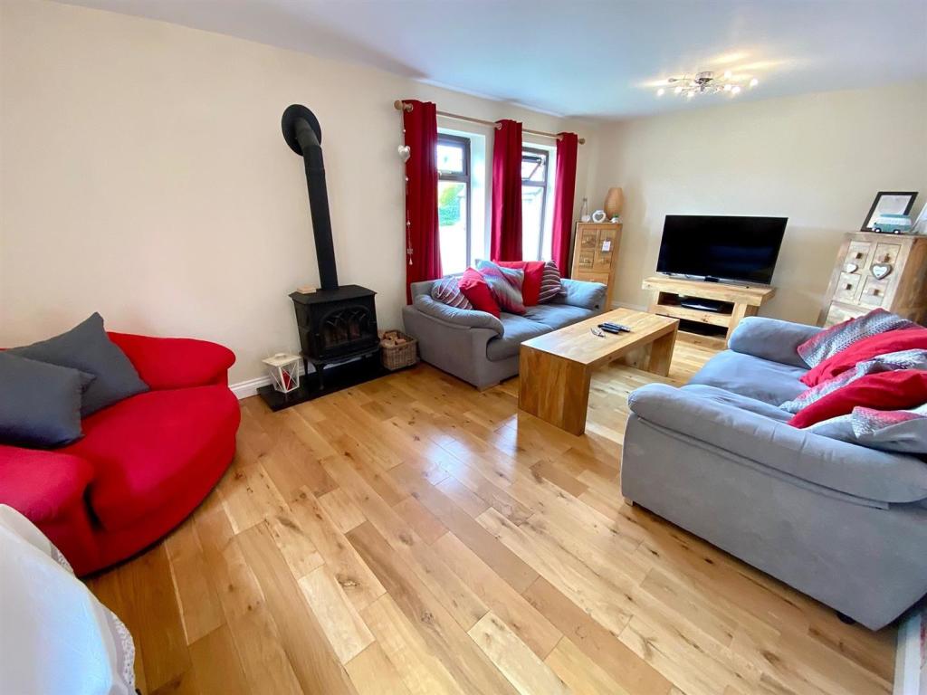 woodward court 14 lounge.jpg