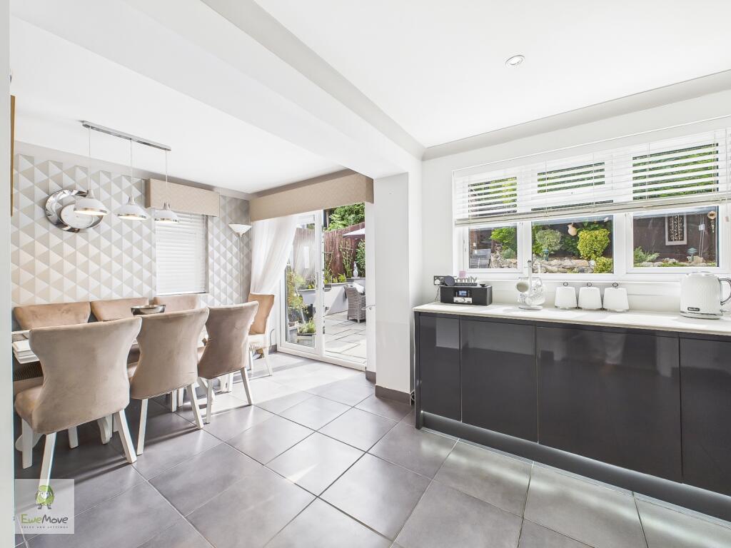 CAM02308G0-PR0189-STILL002-2